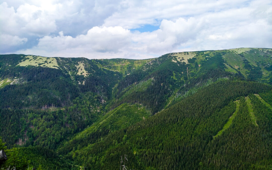 Ze Špindlu do Pece a zpět s odbočkou na kávu v Poštovně